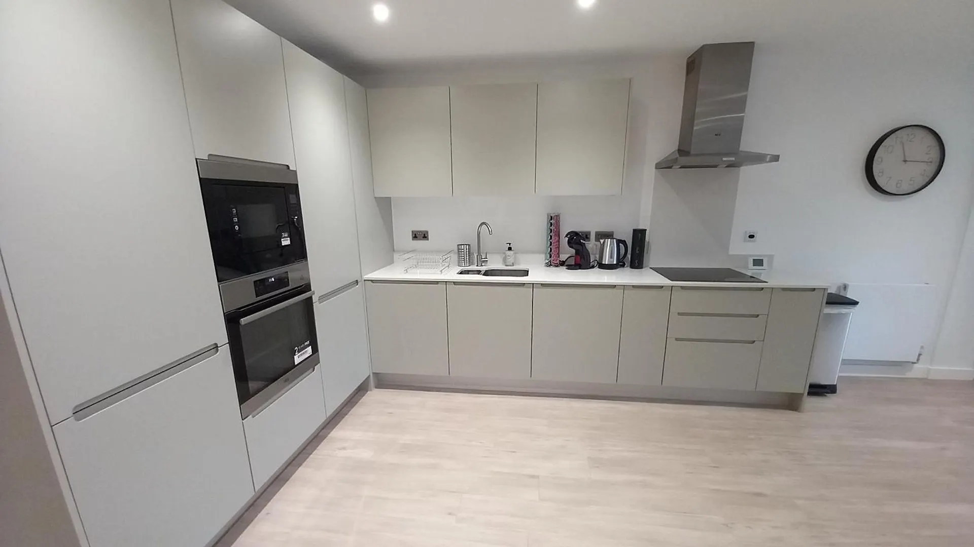 Central Modern And Spacious River View Apartment With Parking Nottingham 0*,