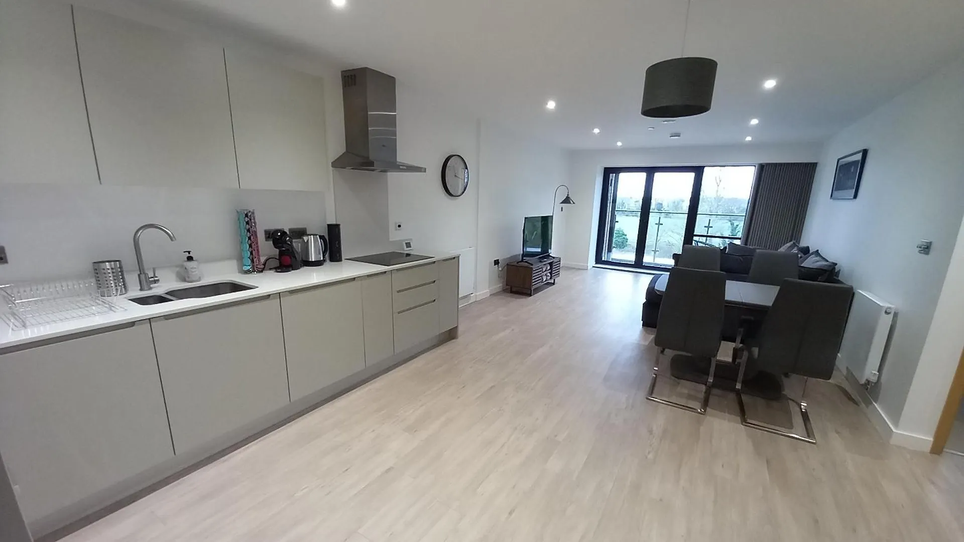 Central Modern And Spacious River View Apartment With Parking ノッティンガム