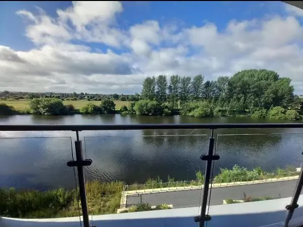 Central Modern And Spacious River View Apartment With Parking ノッティンガム
